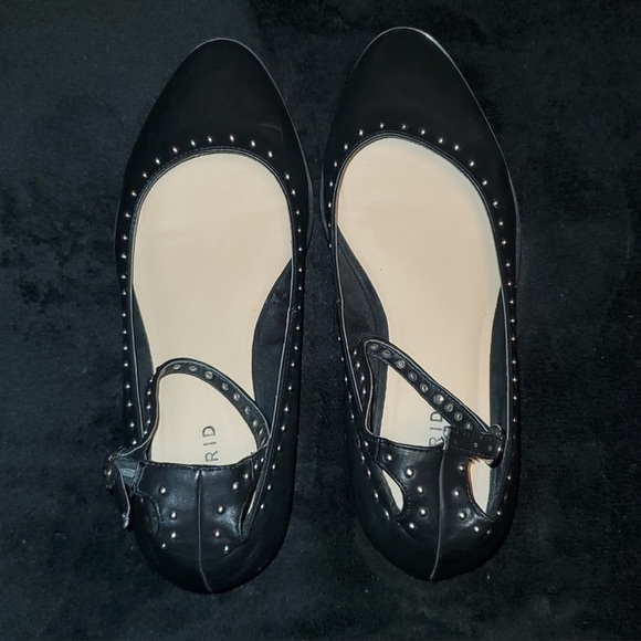 Super Cute Torrid Silver Studded Ankle Strap Flats sz 10 - Picture 7 of 9